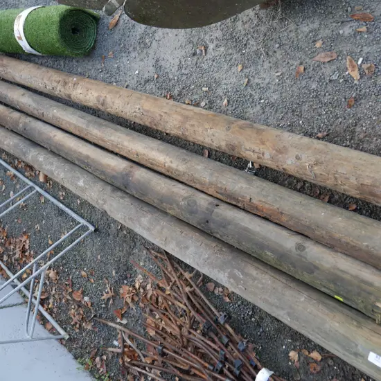 4 wooden posts