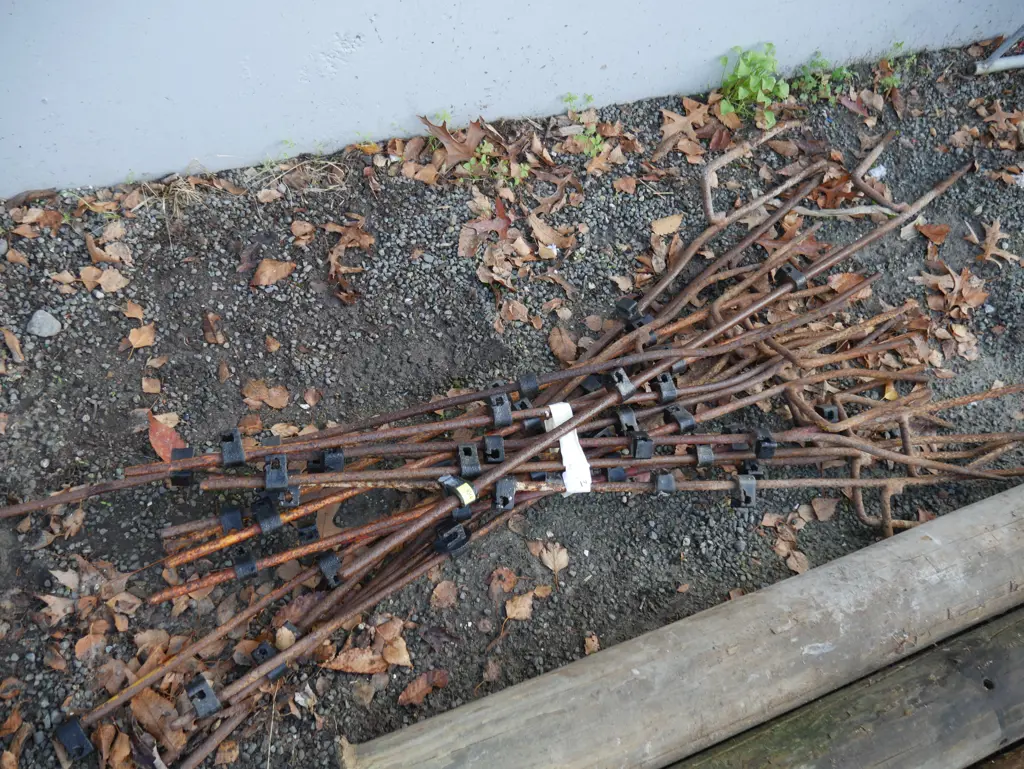 Electric fencing stakes Image 1++