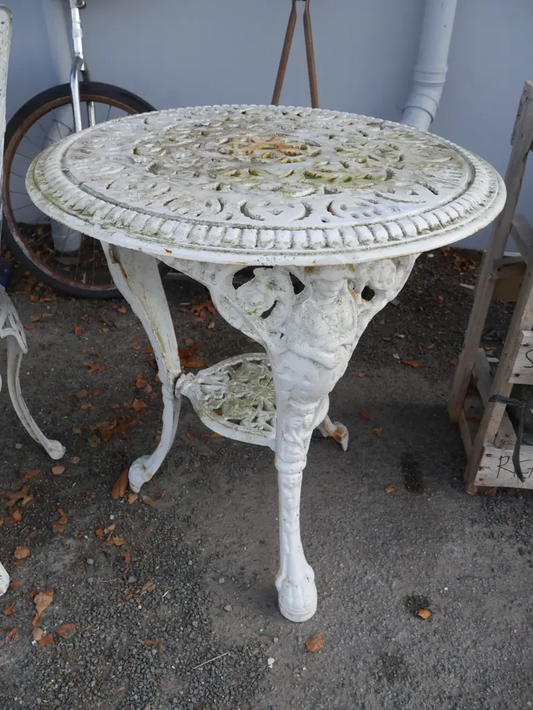 Cast iron table Image 1++