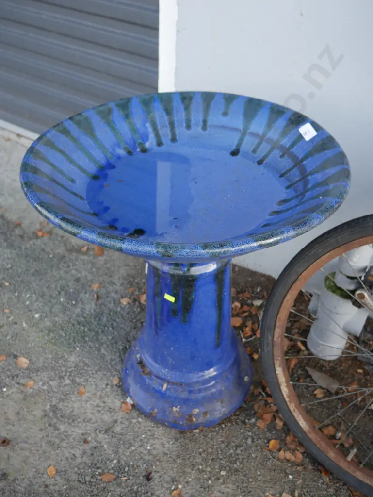 Bird bath Image 1++