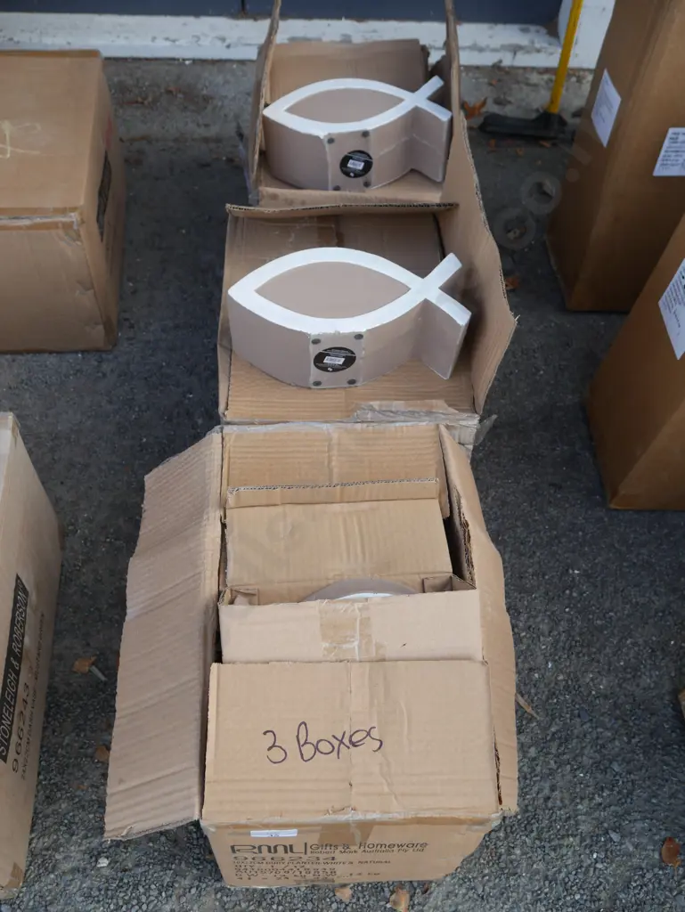 3 boxes of plant pots Image 1++