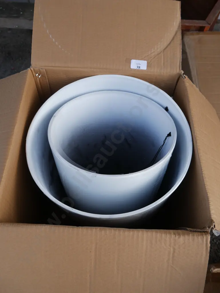 Box of plant pots Image 1++