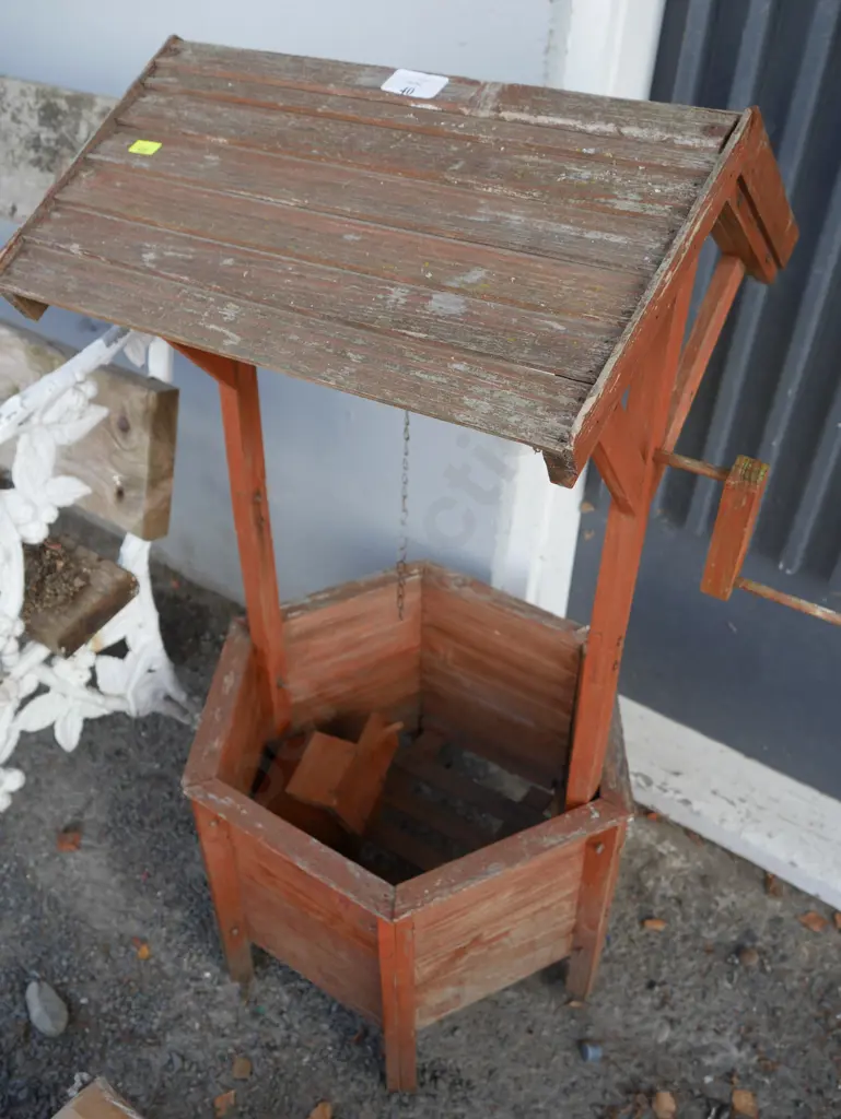 Mini wooden wishing well Image 1++