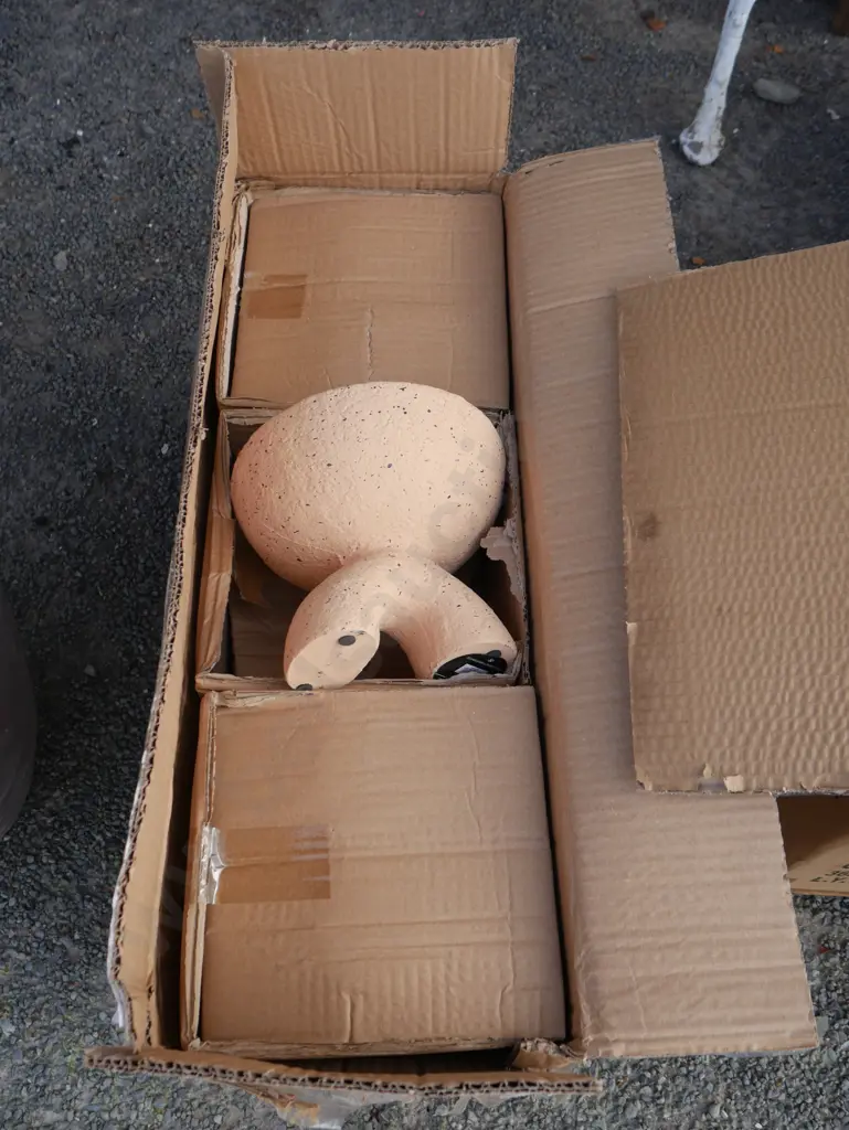 Box of plant pots Image 1++
