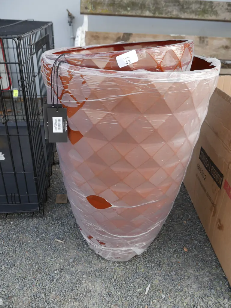 2 plant pots Image 1++
