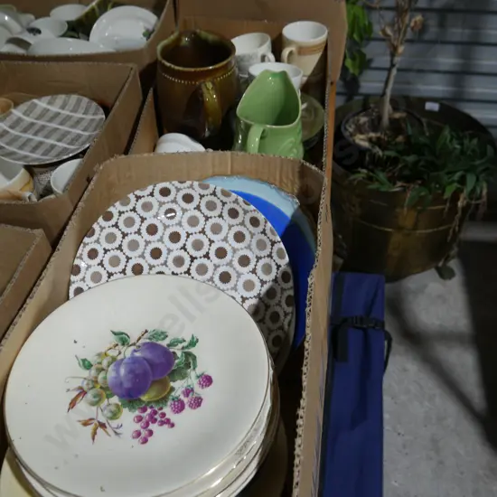 3 boxes of Crown Lynn plates, jugs etc