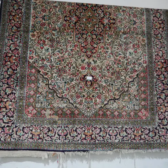 Floor rug