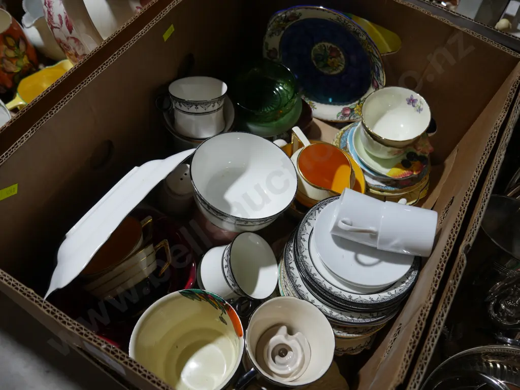 Box of assorted china Image 1++