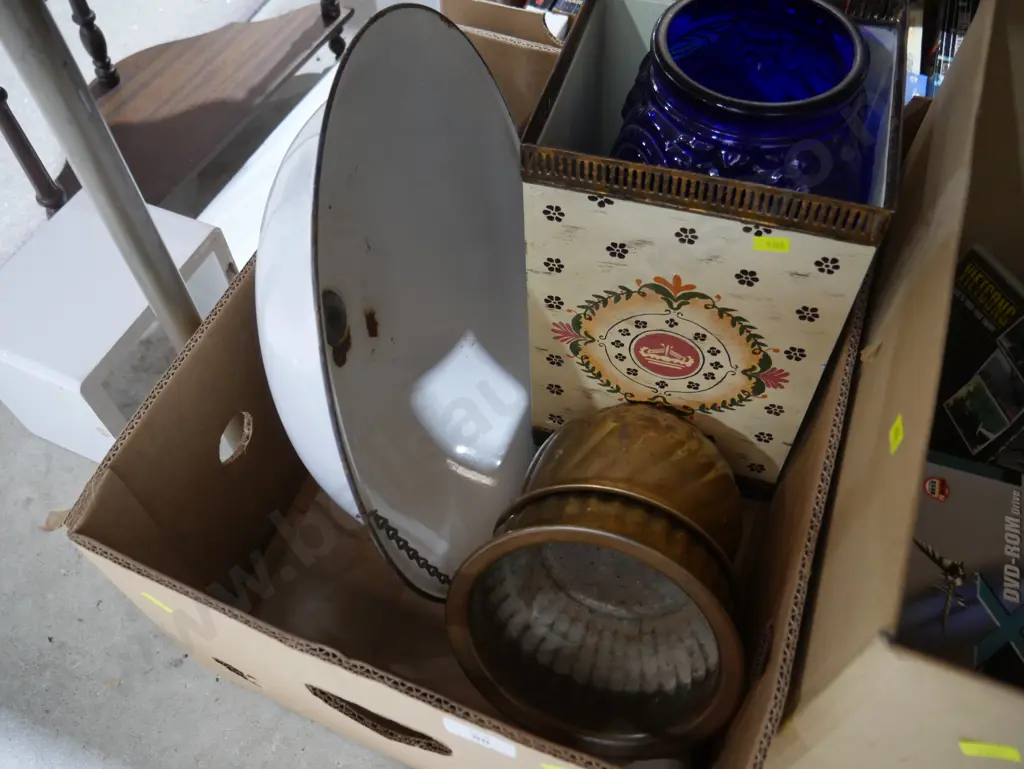 Large blue vase, brass pots etc Image 1++