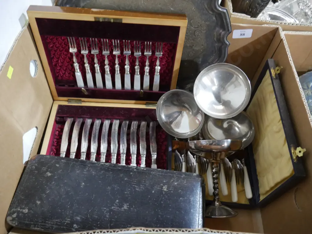 Cased cutlery etc Image 1++