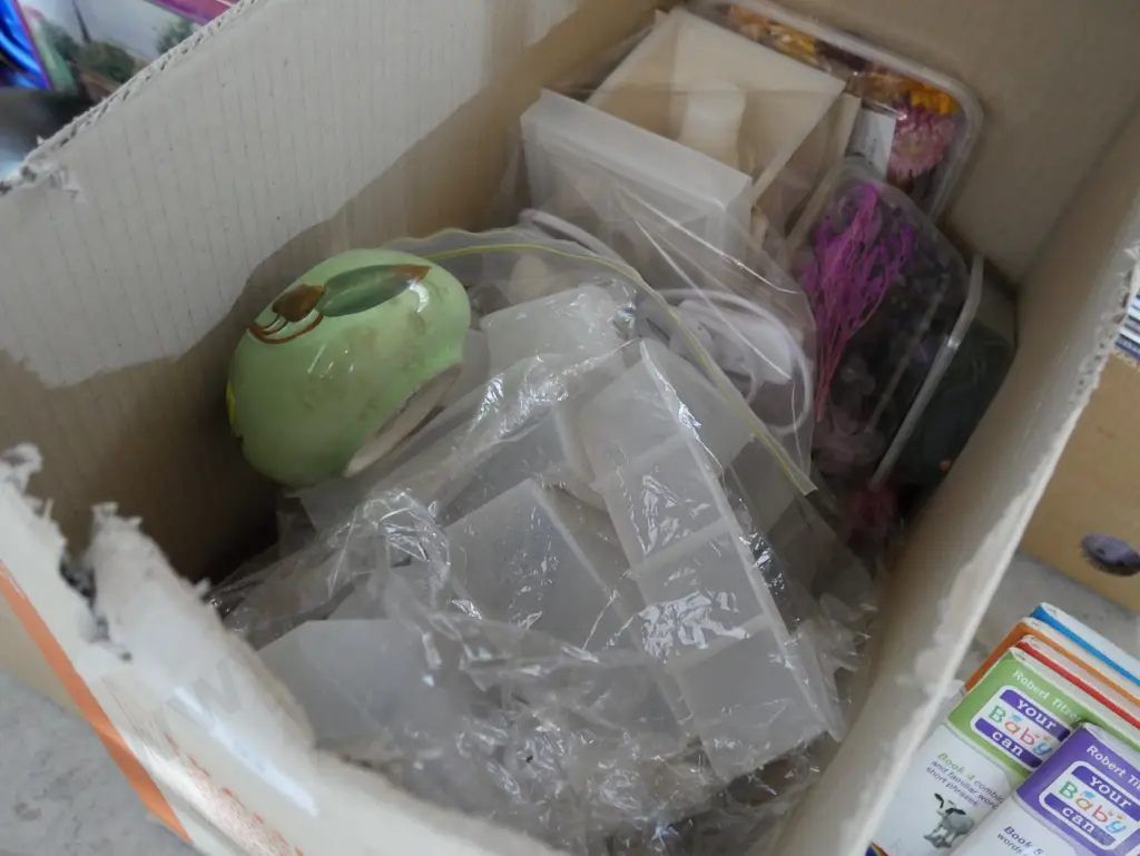 Box of sundries Image 1++