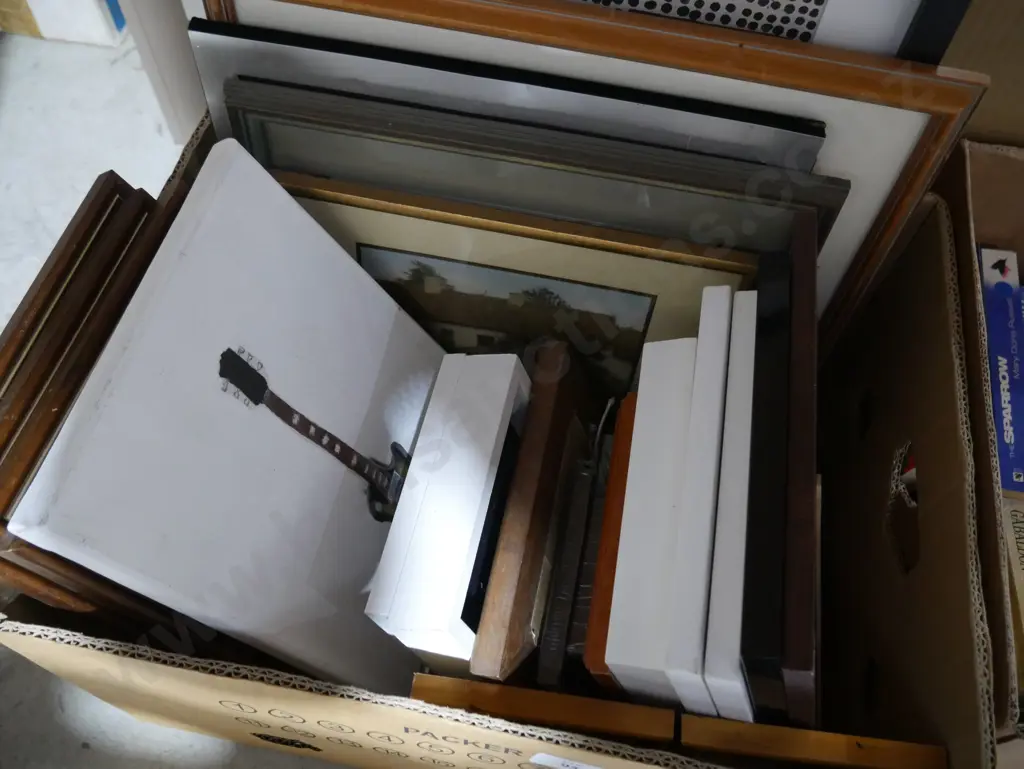 Box of artworks, frames Image 1++