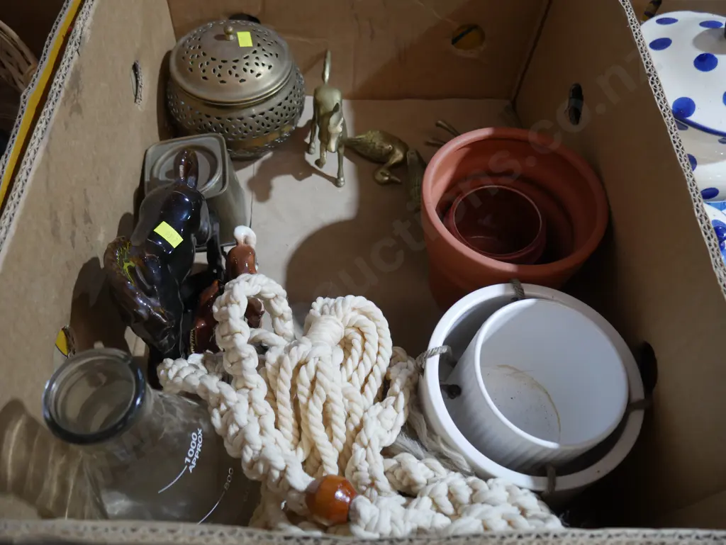 Pottery, brassware etc Image 1++
