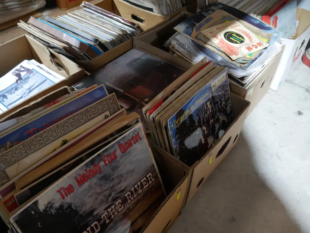 4 boxes of records Image 1++