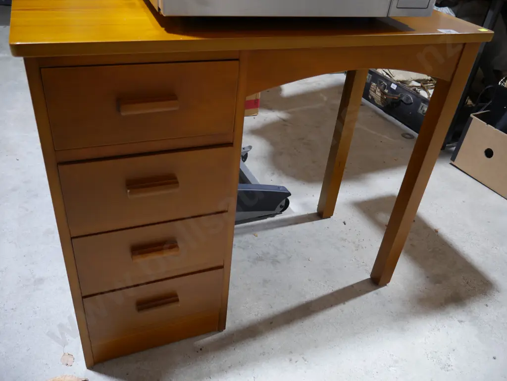 Desk Image 1++
