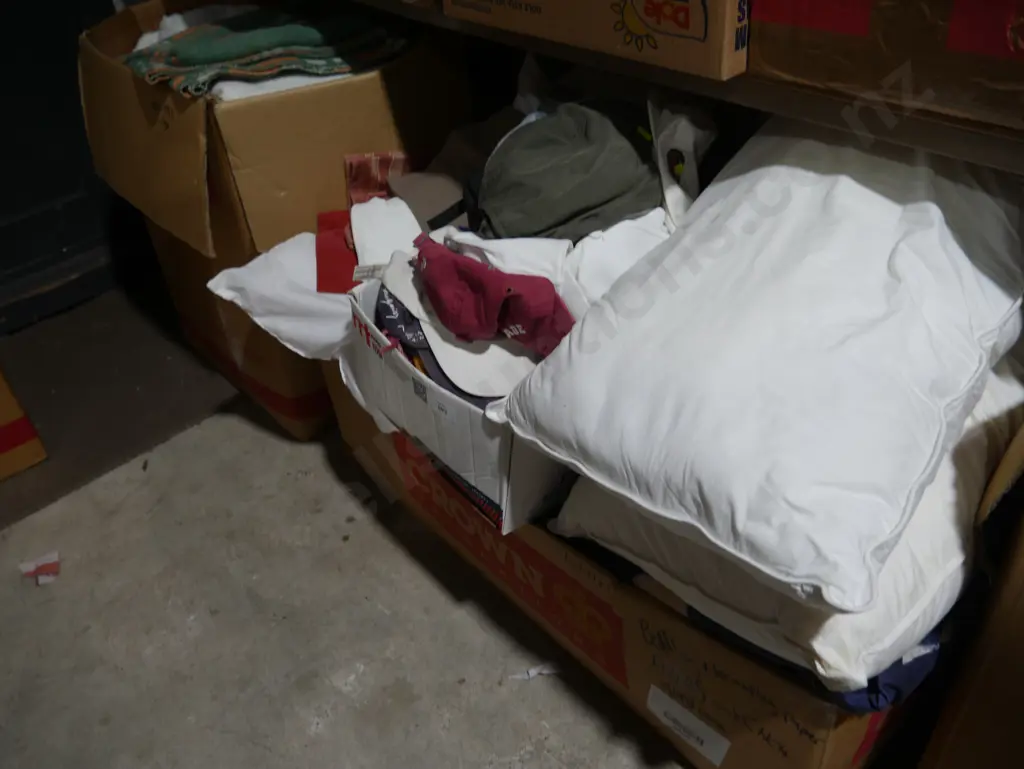 4 boxes of bedding, hats etc Image 1++