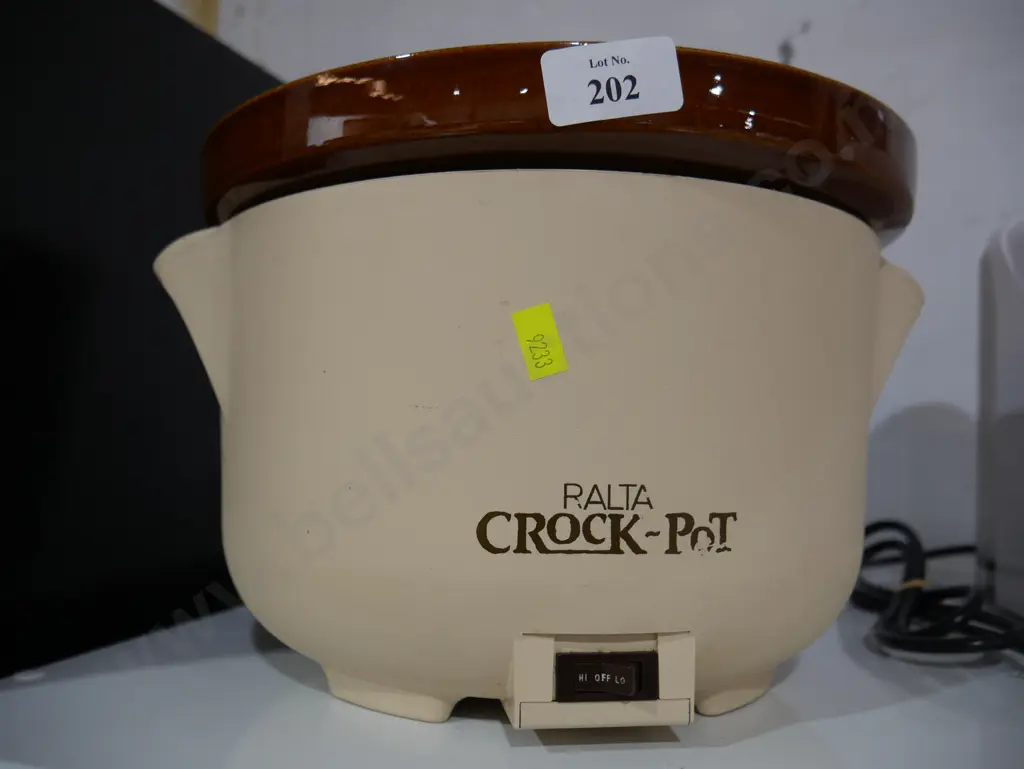 Ralta crock pot (no power cord) Image 1++