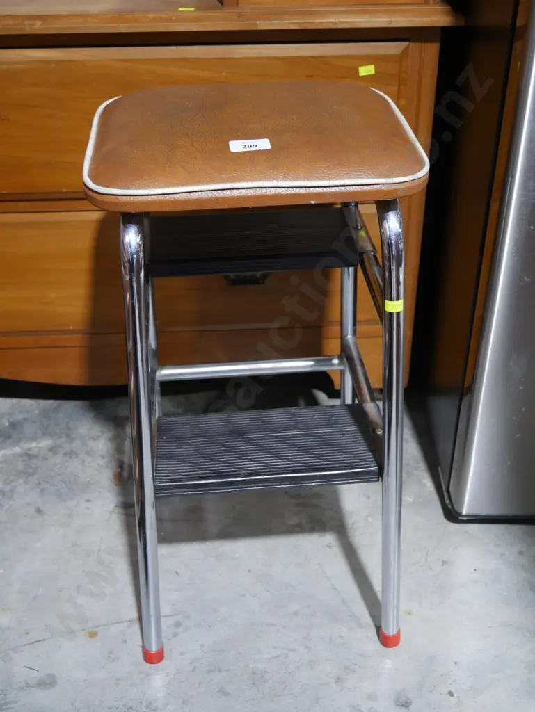 Step stool Image 1++