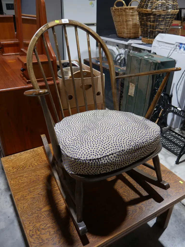 Rocking chair Image 1++
