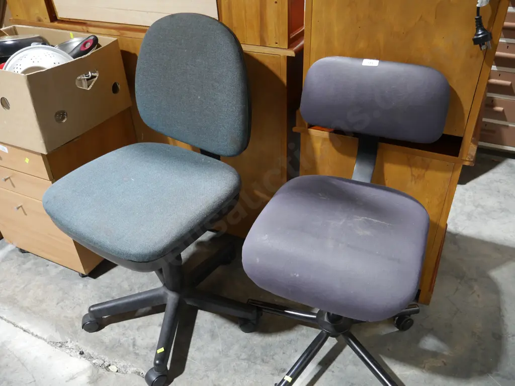 2 Office chairs Image 1++