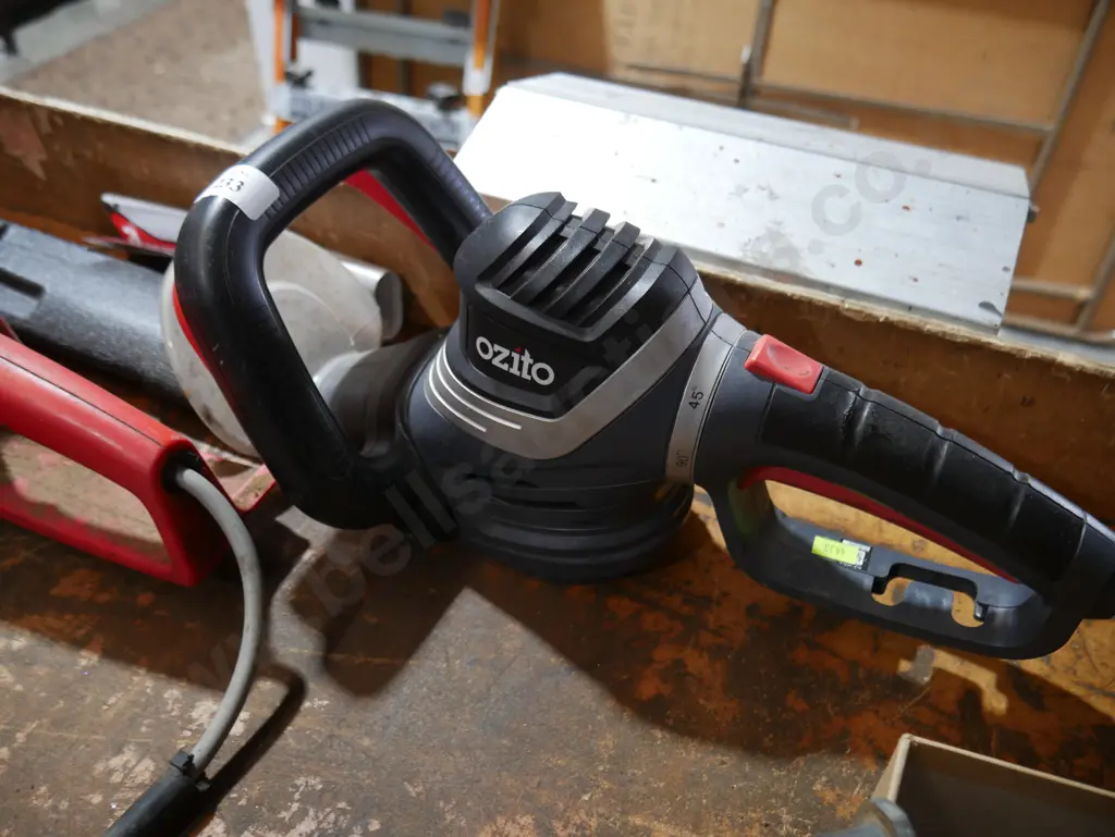Ozito hedge trimmer Image 1++