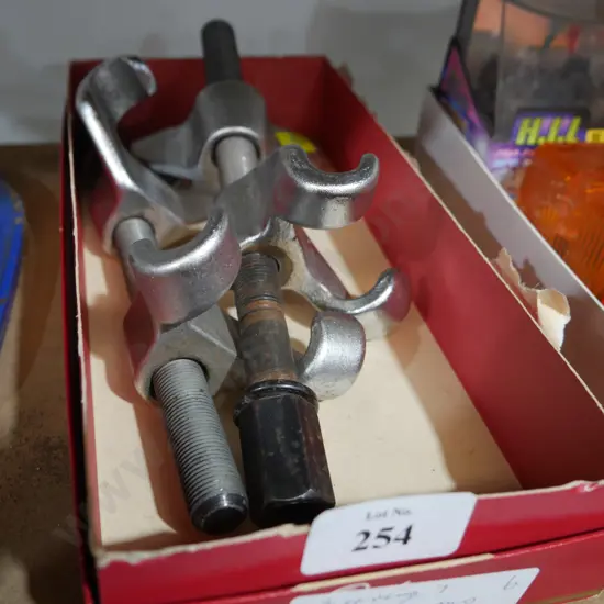 Bearing pullers