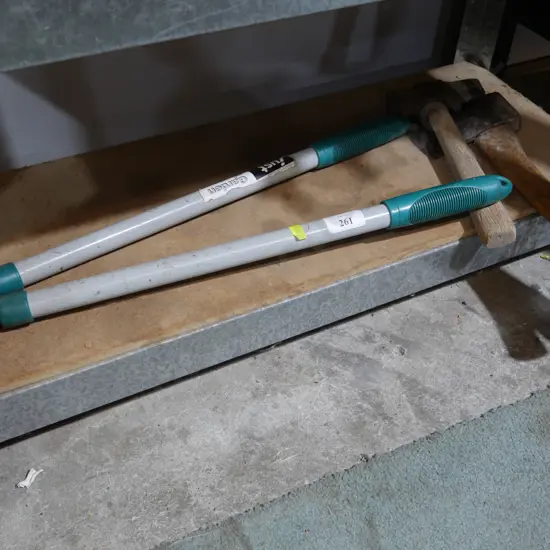 Axe, hammer, pruner