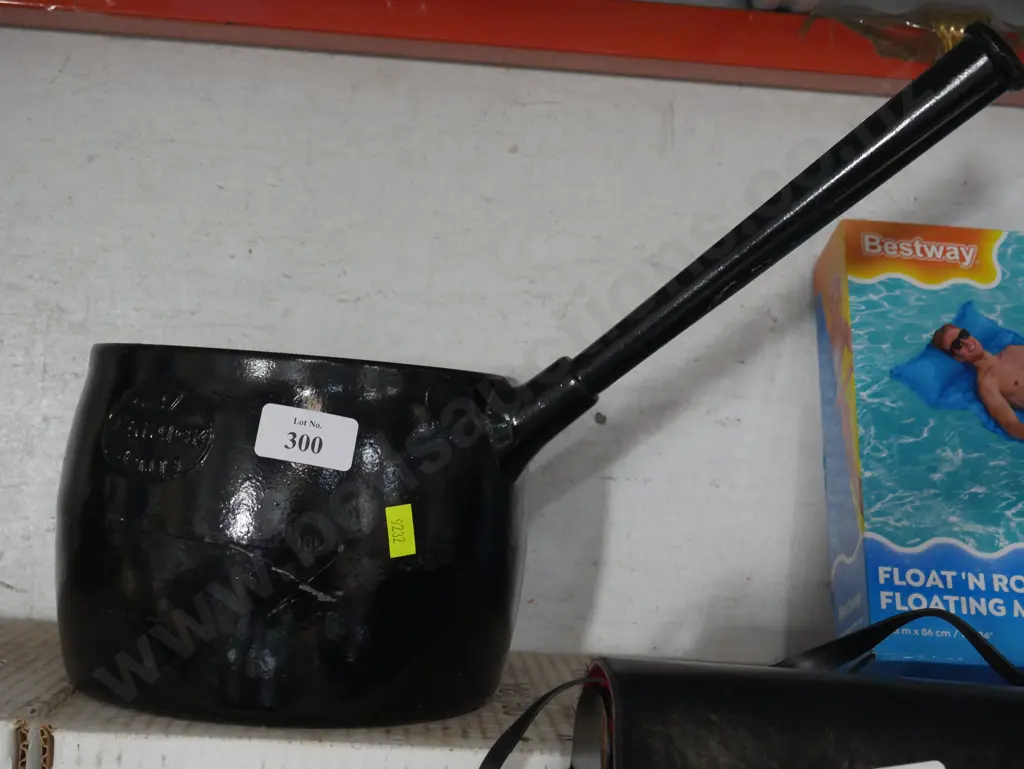 Kenrick cast cooking pot Image 1++