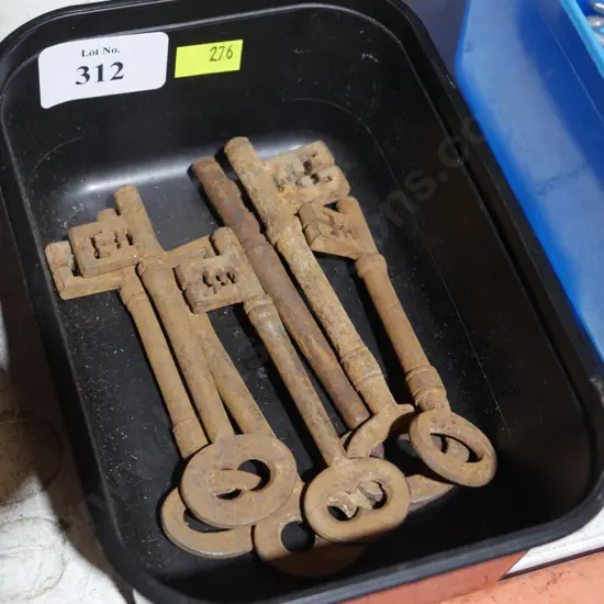 7 vintage keys
