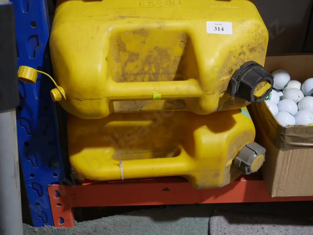2 Diesel fuel containers Image 1++