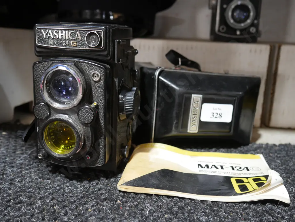 Yashica twin lens reflex camera Image 1++