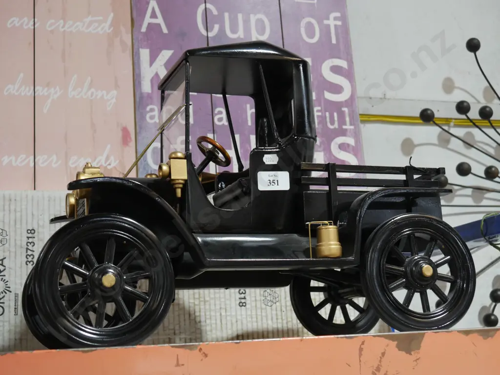 Large vintage car model Image 1++