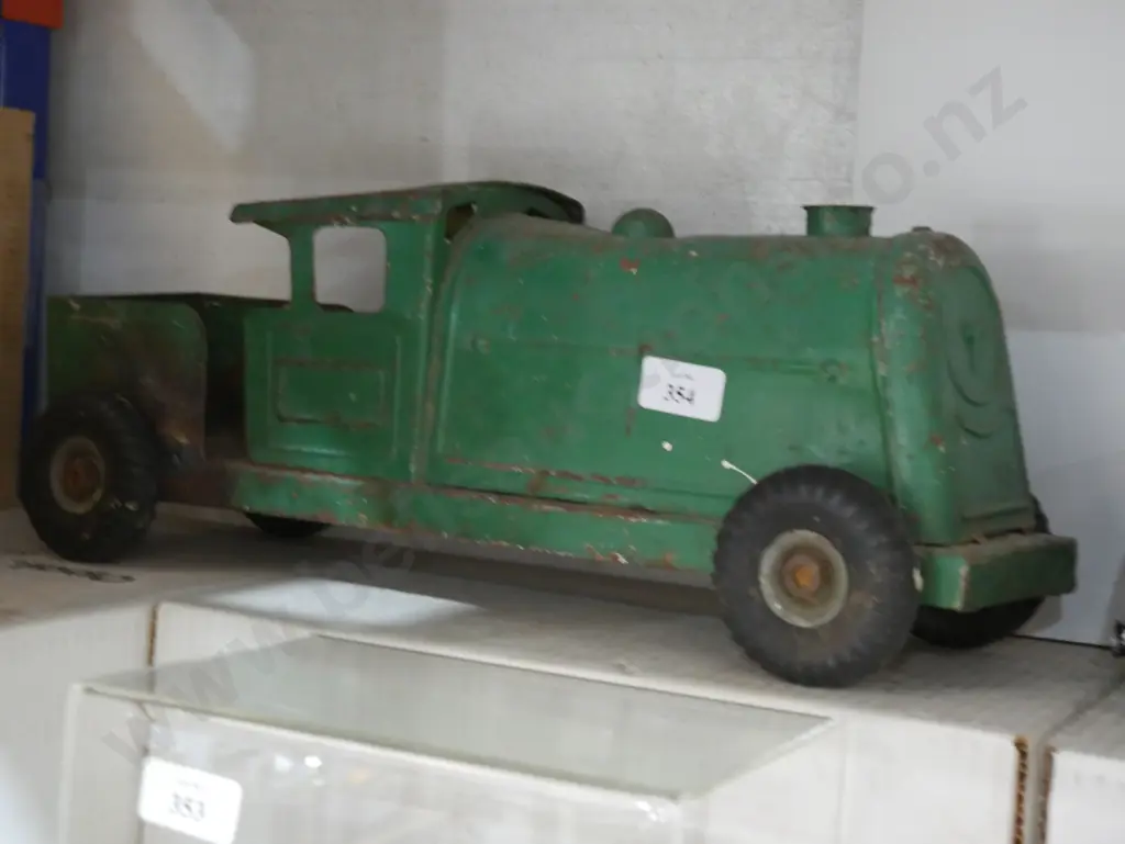 Tri-ang steel train Image 1++