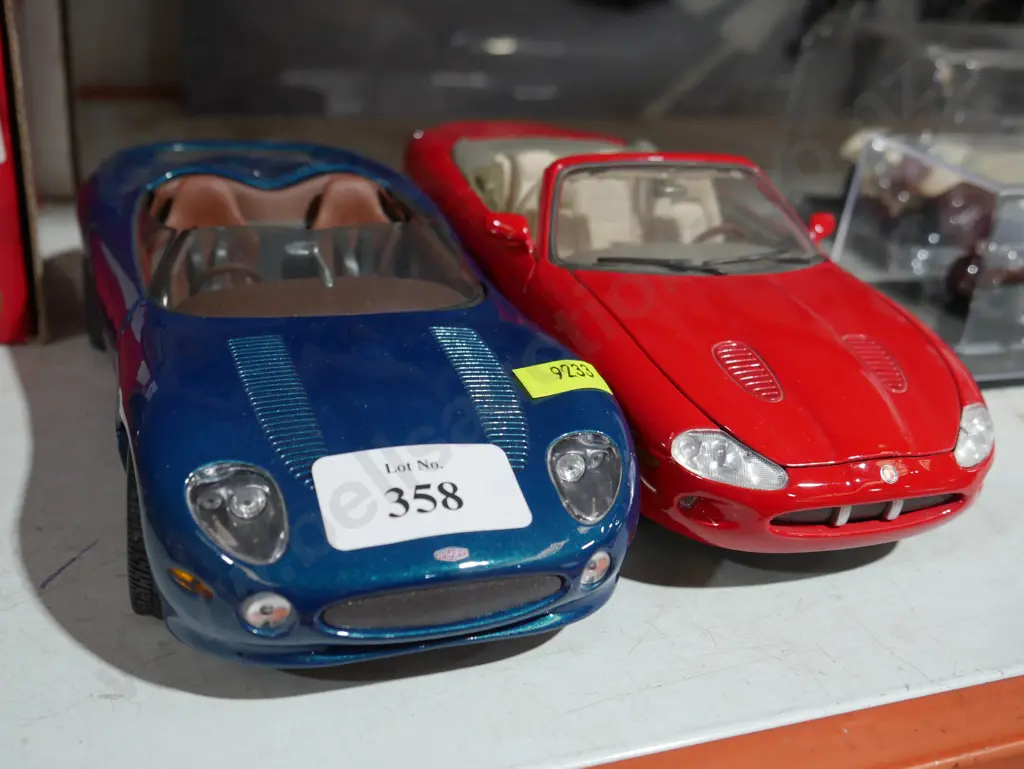 2 model cars, Jaguars Image 1++