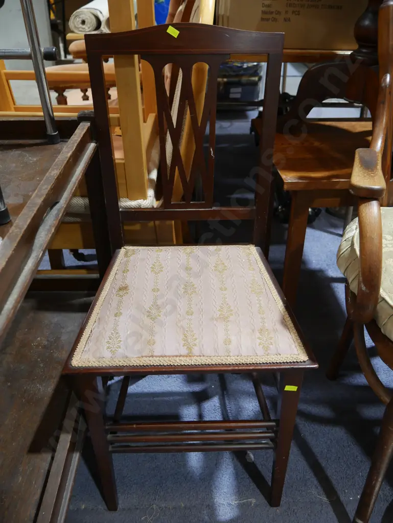2 vintage chairs Image 1++