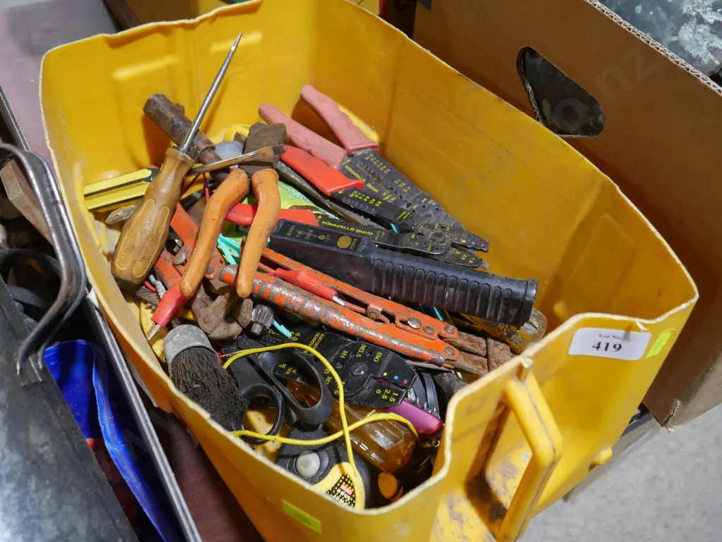 Tub of tools Image 1++