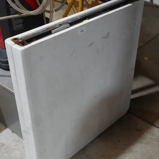 Folding table