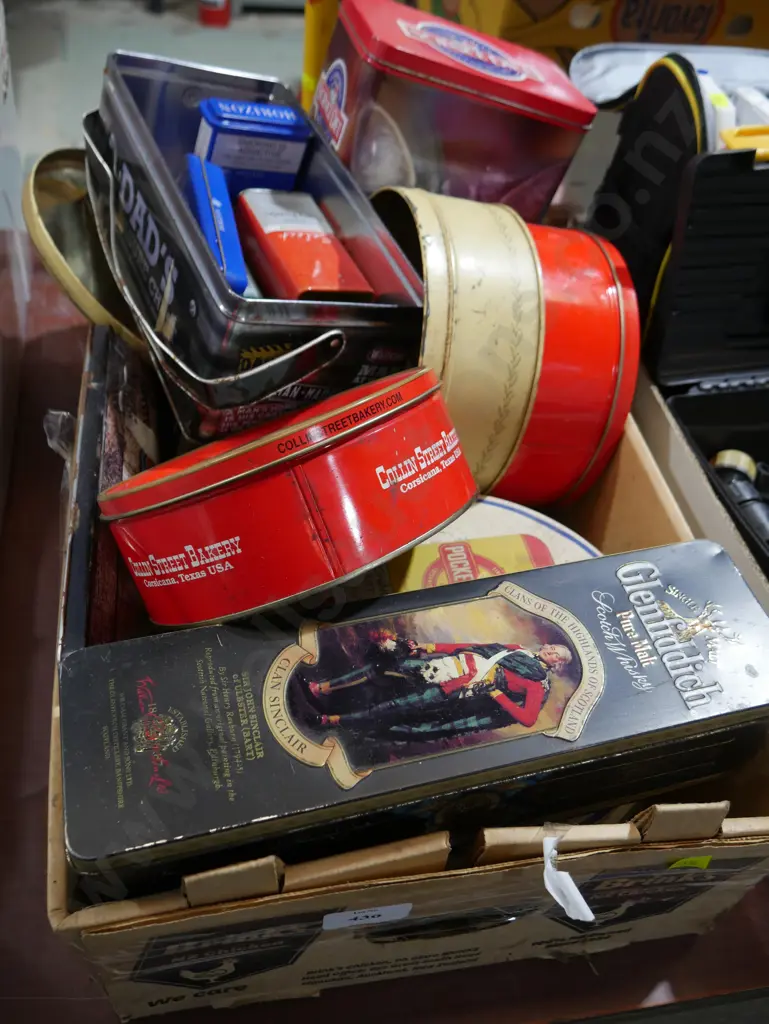 Assorted tins Image 1++