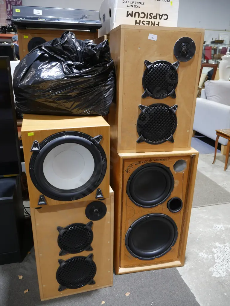 Quantity of large speakers Image 1++