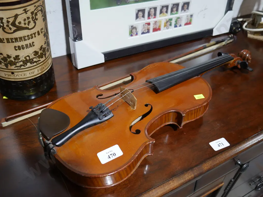 Violin and bow Image 1++