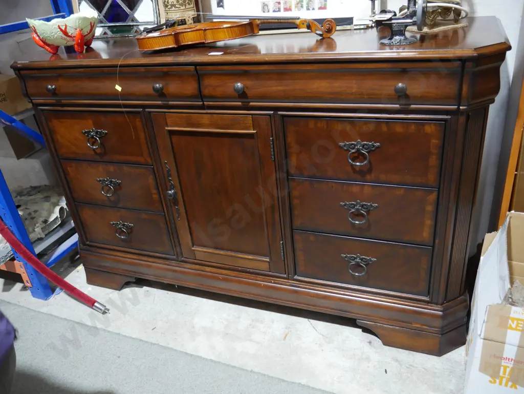 Sideboard Image 1++