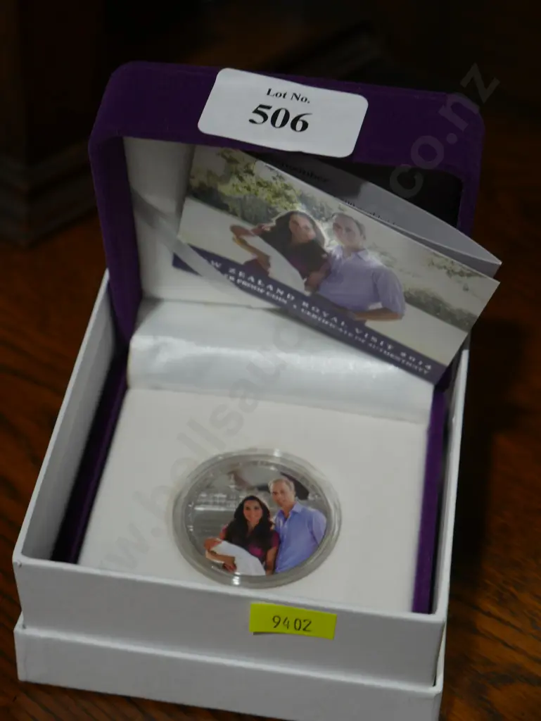 1oz Silver proof coin, royal visit Image 1++