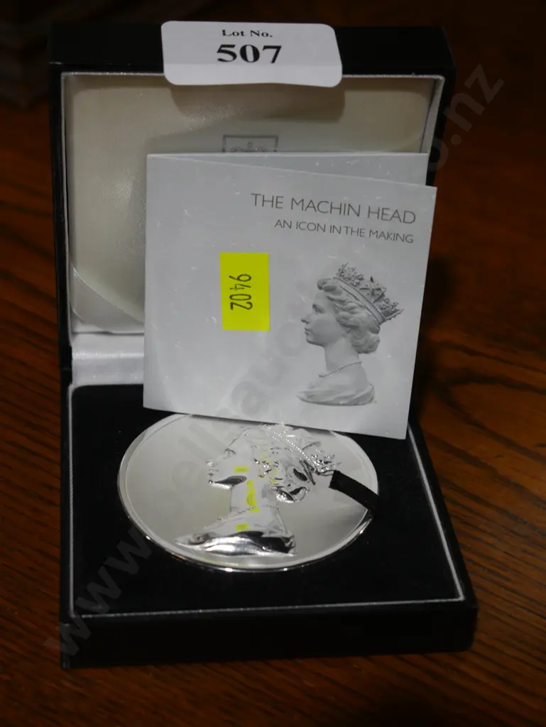 1oz Silver proof coin, queen Image 1++