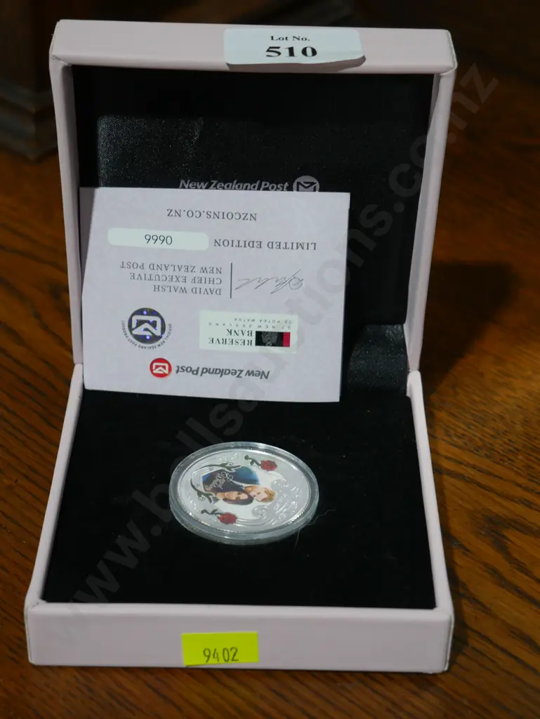 1oz Silver proof coin, Harry and Megan Image 1++