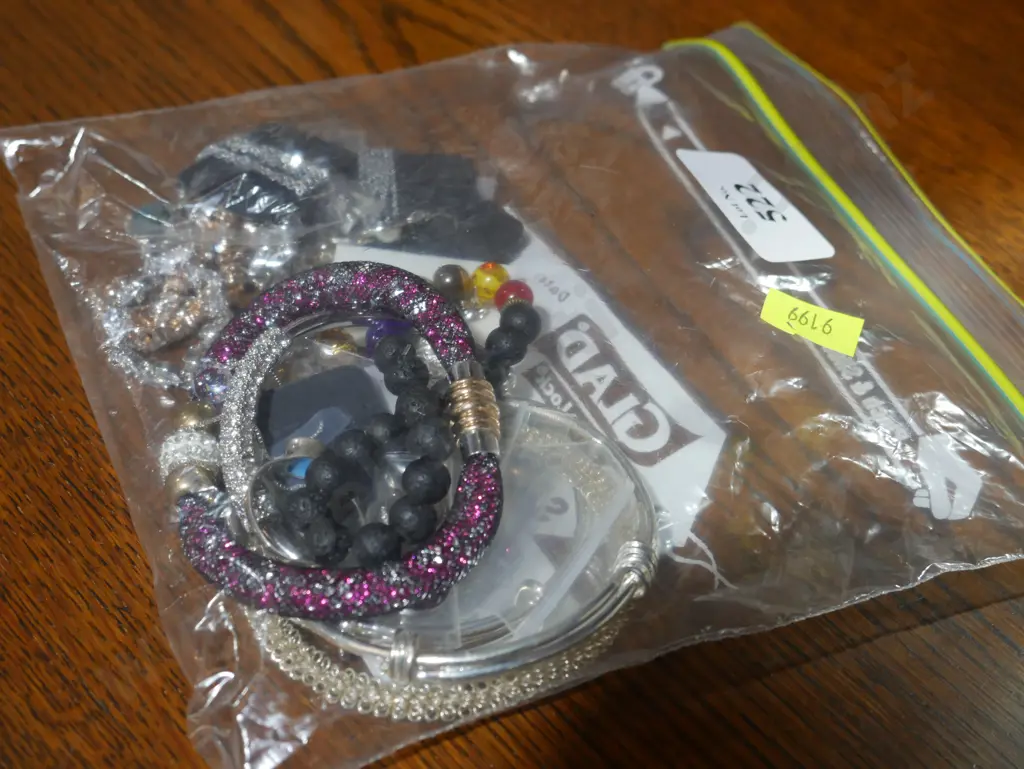 Costume jewellery Image 1++