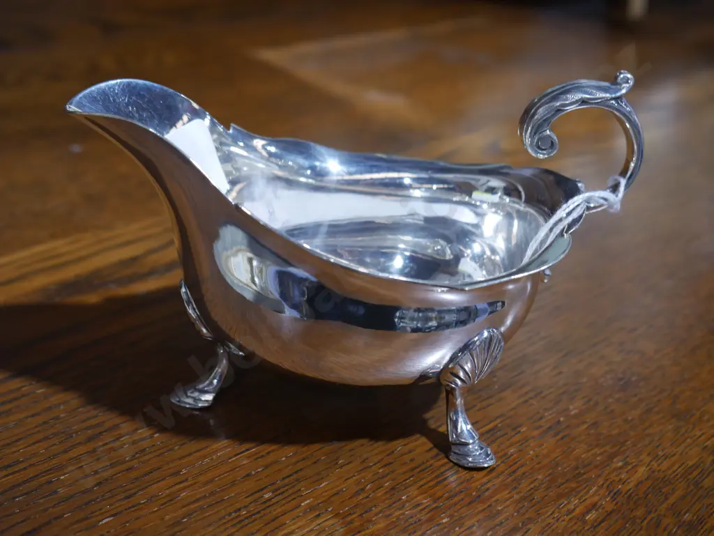 EP Gravy boat Image 1++