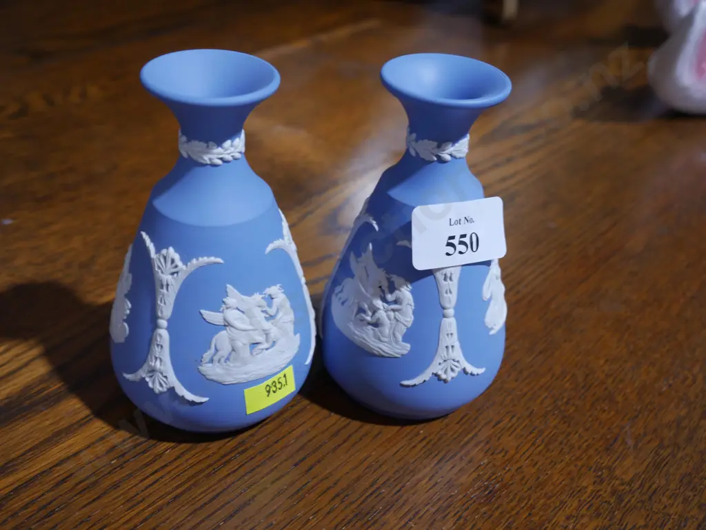 2 Wedgwood vases Image 1++