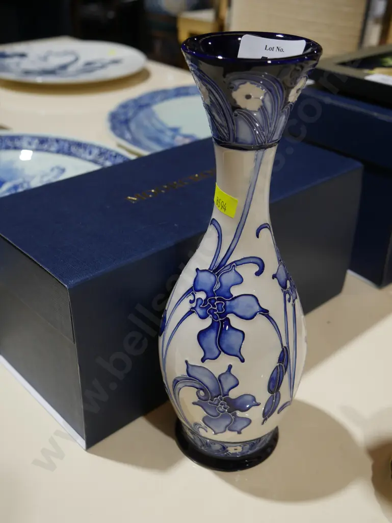 Moorcroft boxed vase Image 1++