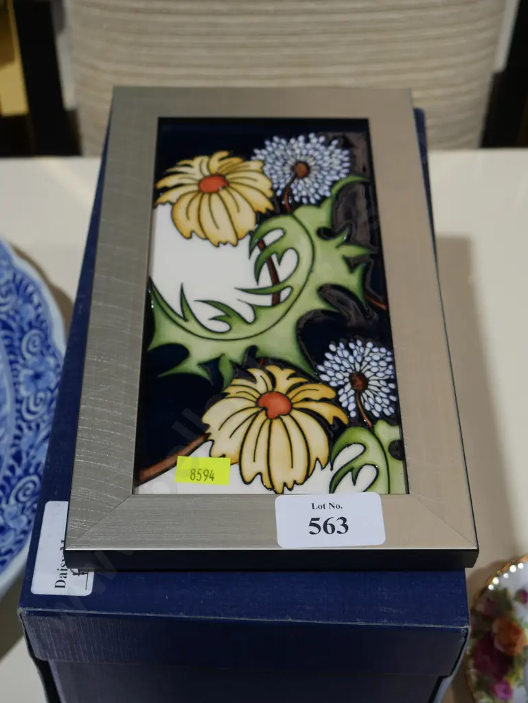 Boxed Moorcroft tile Image 1++
