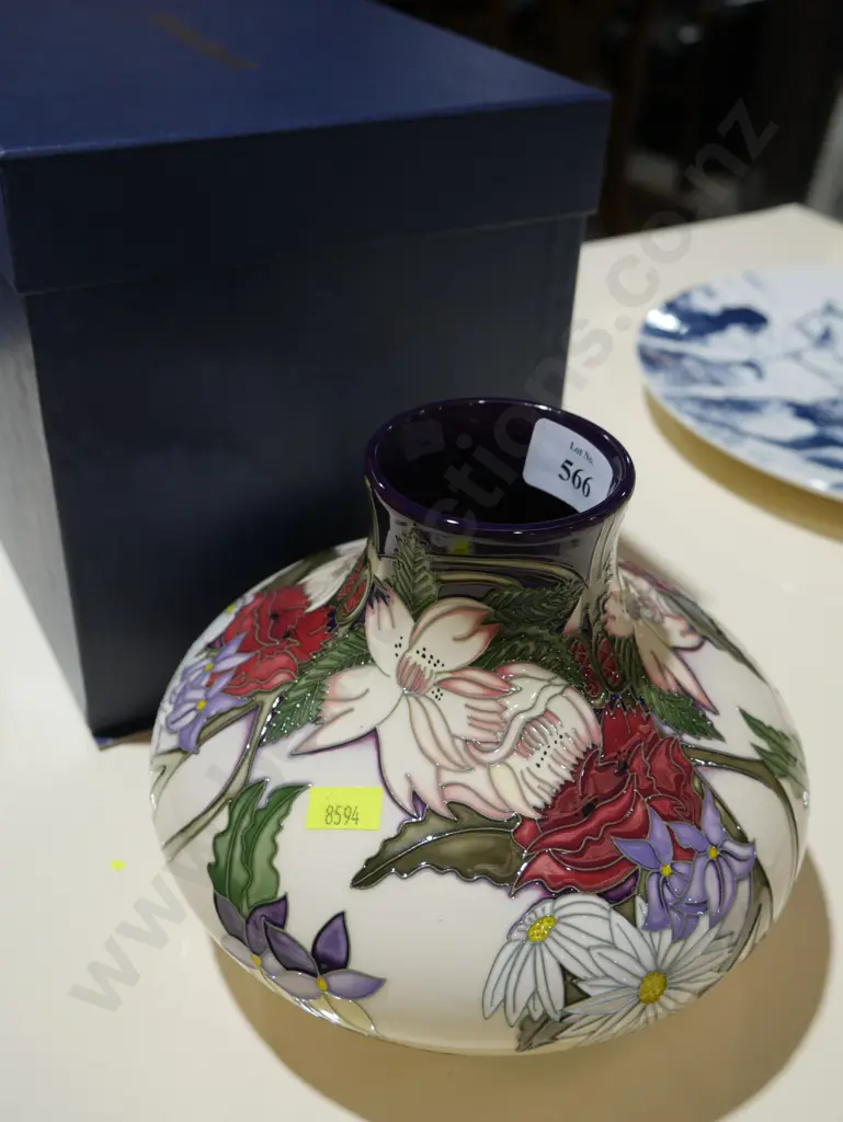 Moorcroft vase Image 1++